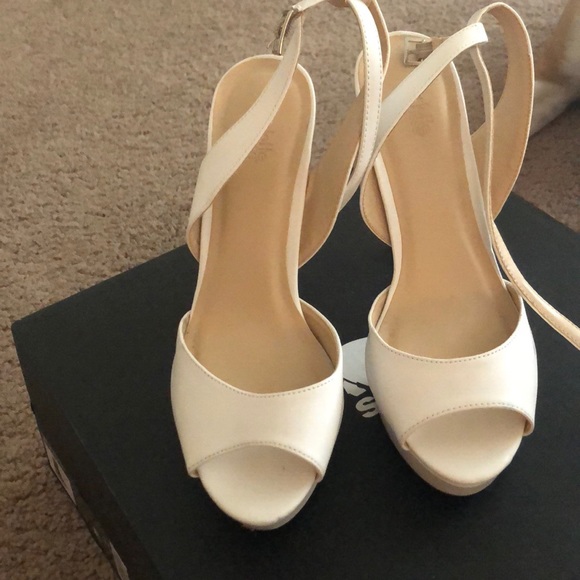 White peep toe pumps - Picture 4 of 5